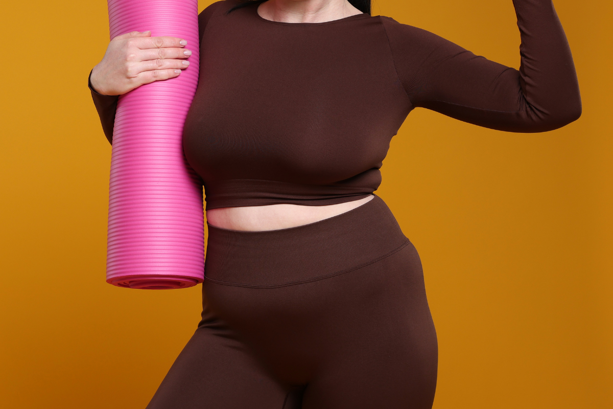Une femme énergique faisant du sport
