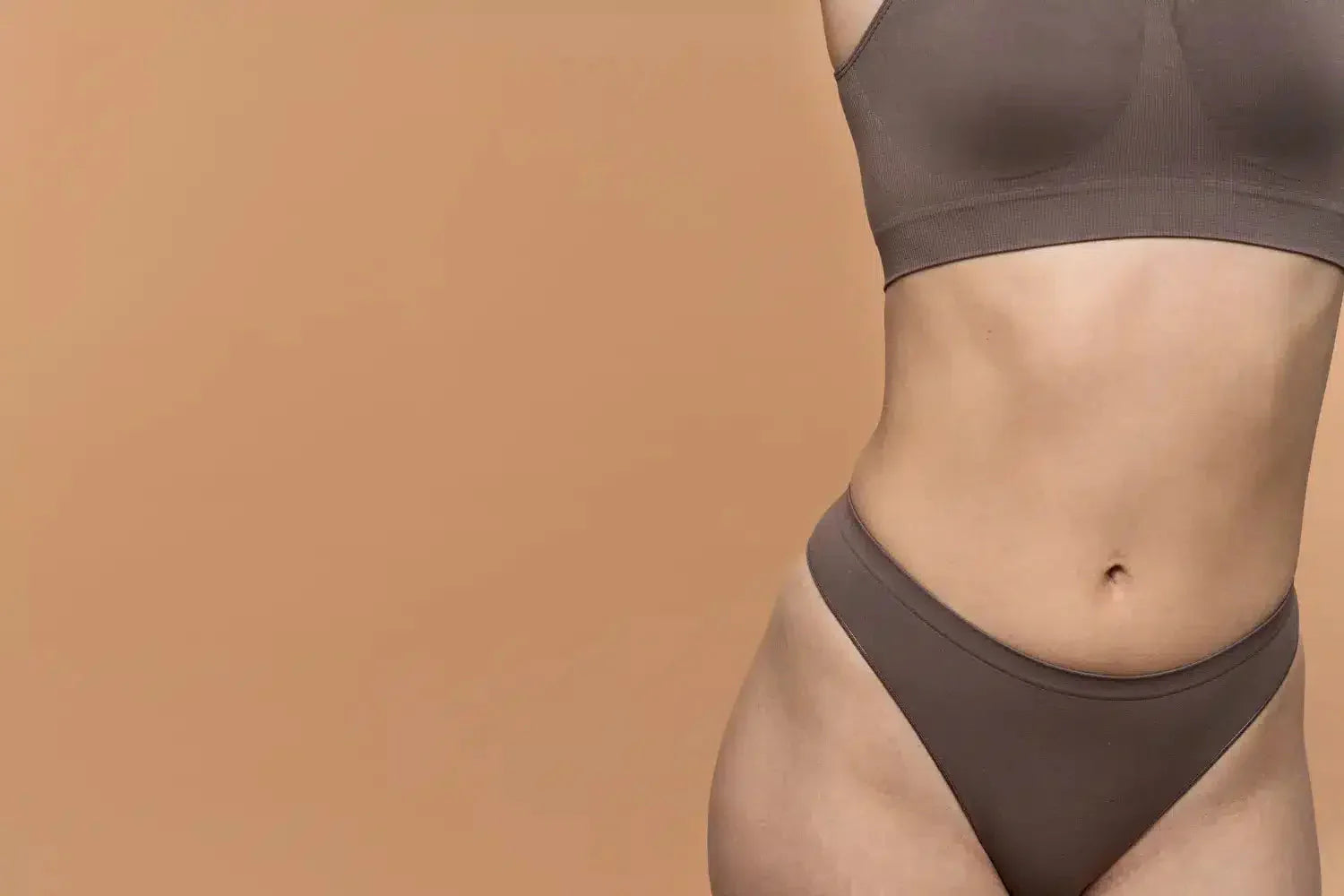 Femme active illustrant les bienfaits d'un métabolisme stimulé après 40 ans