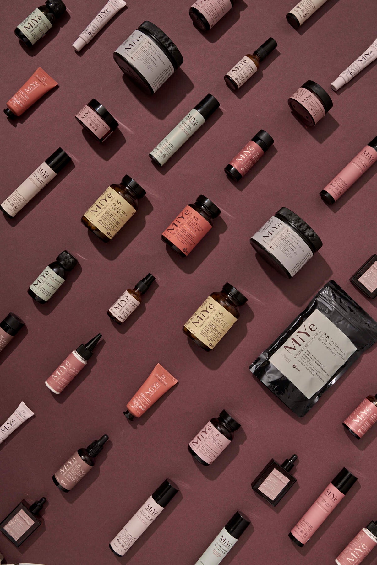 Une mosaïque de produits pour présenter la Gamme équilibre hormonal MiYé